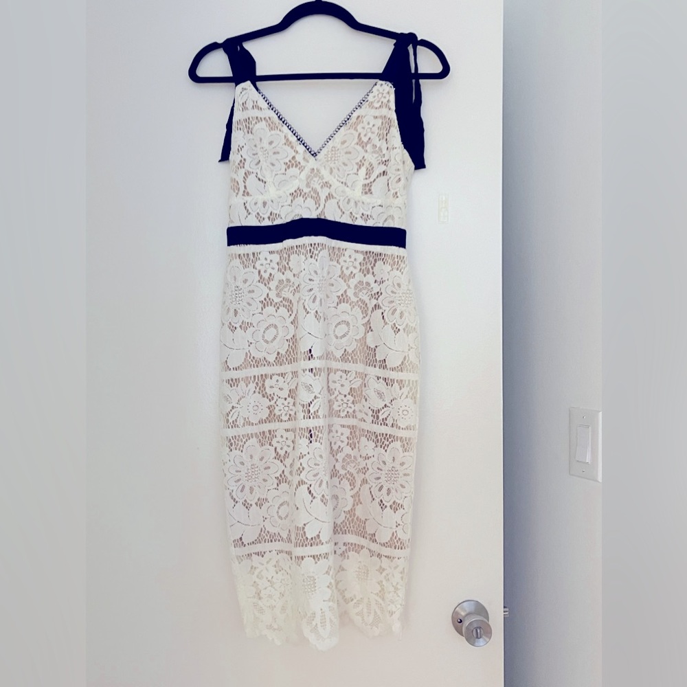 Crochet lace bodycon dress with ribbon sleeves - New Look brand - size 4